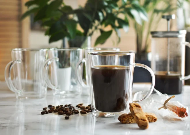 Doppelwandige Gläser mit Henkel